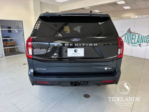 Certified 2025 Ford Expedition Active RWD image 7