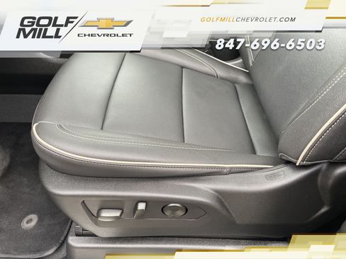 Used 2024 Chevrolet Suburban Premier AWD/4WD image 15