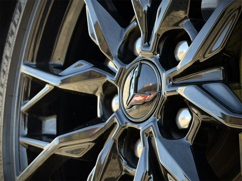 Used 2024 Chevrolet Corvette Stingray Premium Cpe w/ Z51 Performance Package image 9