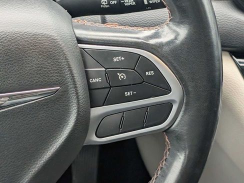 Used 2020 Chrysler Pacifica Touring-L w/ Tire & Wheel Group FWD image 16
