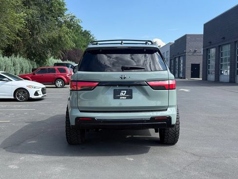 Used 2025 Toyota Sequoia Limited w/ Tow Technology Package AWD/4WD image 11