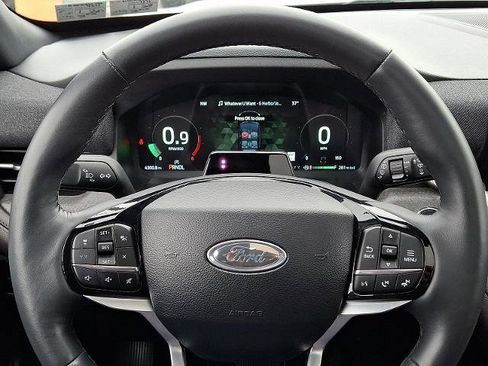 Certified 2025 Ford Explorer Platinum w/ LUX Leather Package image 21