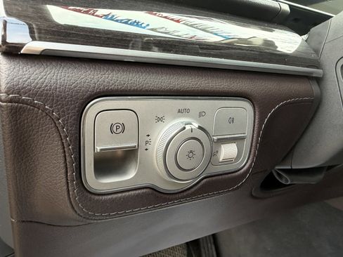 Used 2020 Mercedes-Benz GLE 350 4MATIC w/ AMG Line Exterior image 28