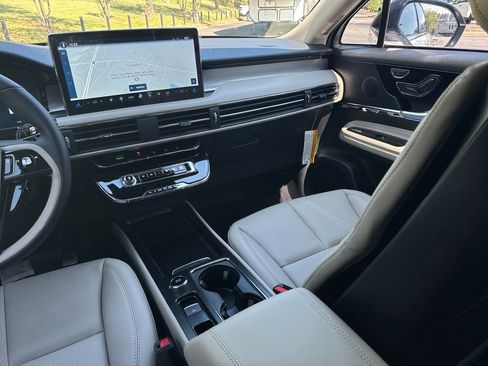 New 2026 Lincoln Corsair Premiere image 30