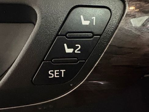 Used 2024 Toyota Highlander Platinum image 7