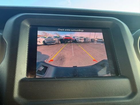 Used 2021 Jeep Gladiator Willys image 12