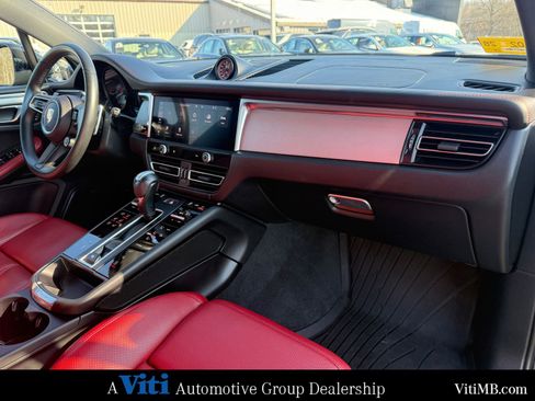 Used 2024 Porsche Macan S image 30