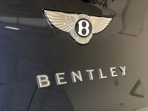 Used 2022 Bentley Bentayga image 18