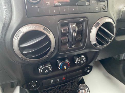 Used 2017 Jeep Wrangler Unlimited Sport w/ Quick Order Package 24S AWD/4WD image 18