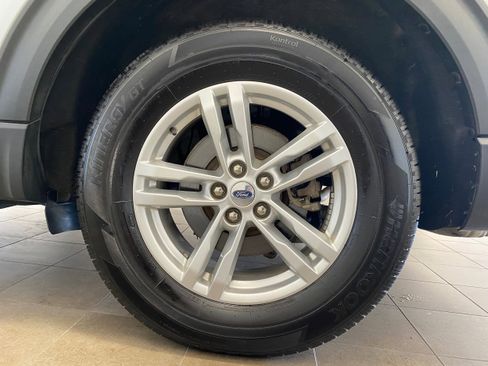 Certified 2021 Ford Explorer XLT w/ Equipment Group 202A image 27