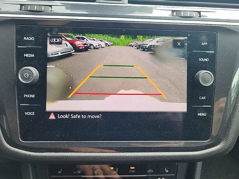 Used 2022 Volkswagen Tiguan SE AWD/4WD image 23