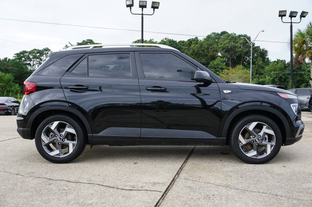 Used 2024 Hyundai Venue SEL FWD image 3