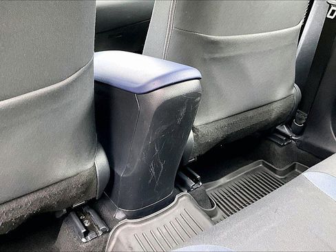 Used 2020 Toyota C-HR 4d SUV XLE image 25