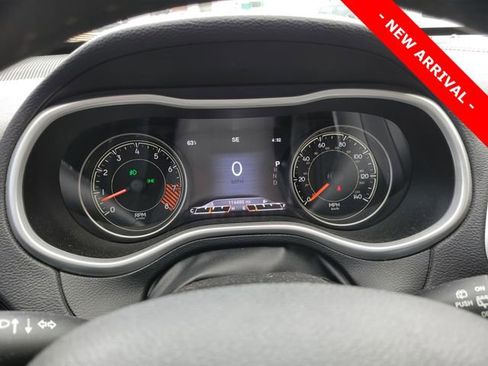Used 2015 Jeep Cherokee Trailhawk w/ Comfort/Convenience Group AWD/4WD image 9