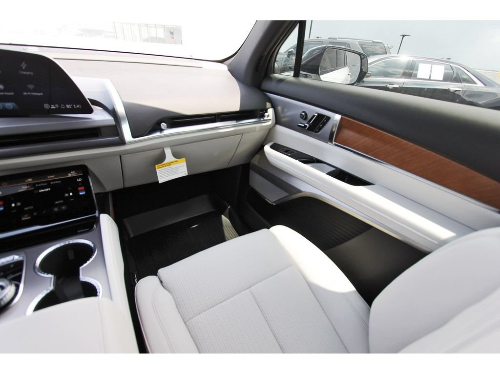 New 2027 Cadillac Vistiq Luxury AWD/4WD image 10