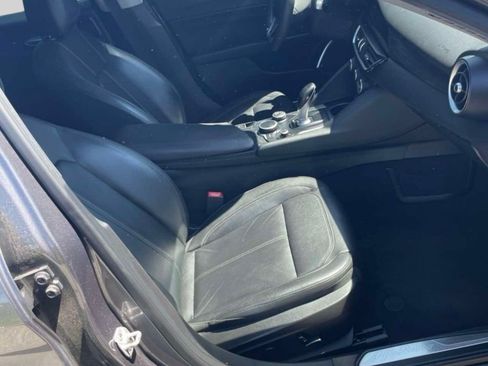 Used 2018 Alfa Romeo Giulia RWD image 5