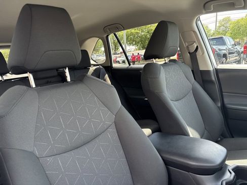 Used 2025 Toyota RAV4 XLE FWD image 24