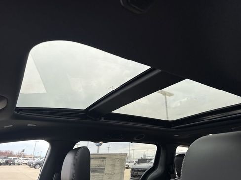 New 2026 Chrysler Pacifica Limited image 5