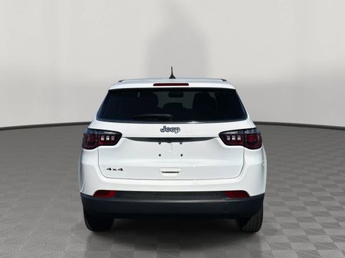 Used 2025 Jeep Compass Sport image 4