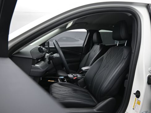 Used 2023 Ford Mustang Mach-E Select image 18