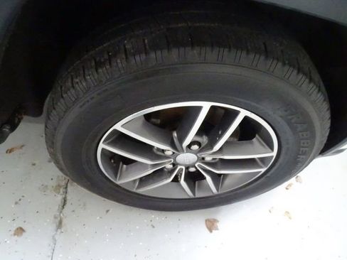 Used 2018 Jeep Grand Cherokee Limited image 32