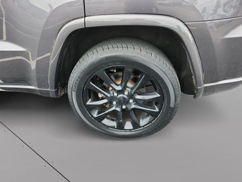 Used 2018 Jeep Grand Cherokee Altitude AWD/4WD image 15