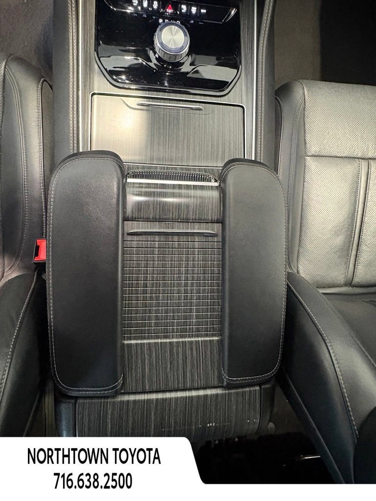 Used 2024 Jeep Wagoneer Series II w/ Flexible Seating Group RWD image 9