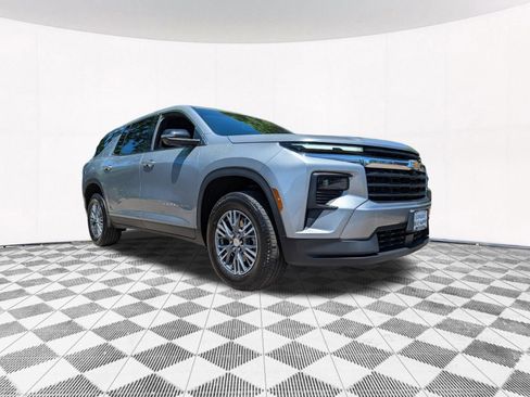 Used 2024 Chevrolet Traverse LS FWD image 13