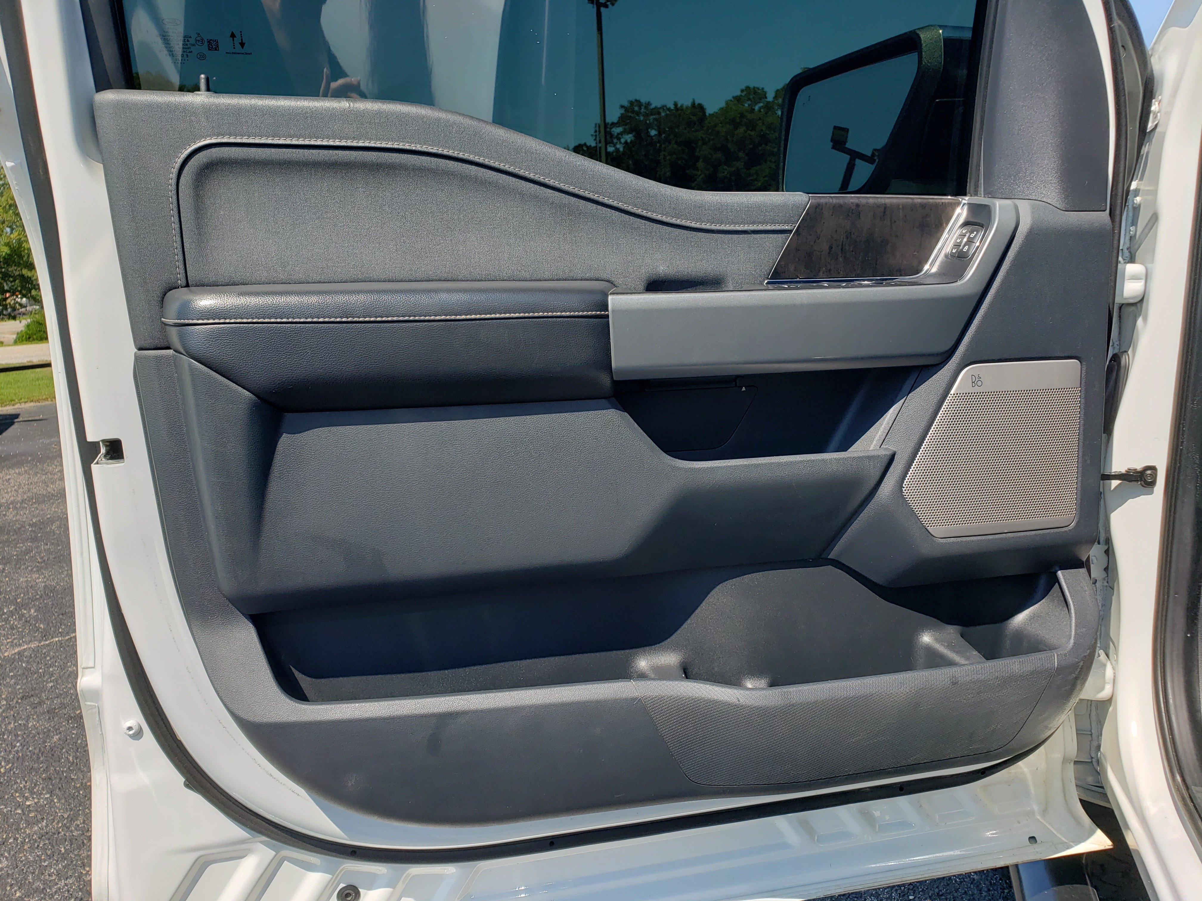 Used 2022 Ford F150 Lariat AWD/4WD image 10