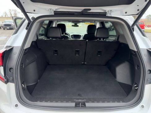 Used 2024 GMC Terrain SLT image 21