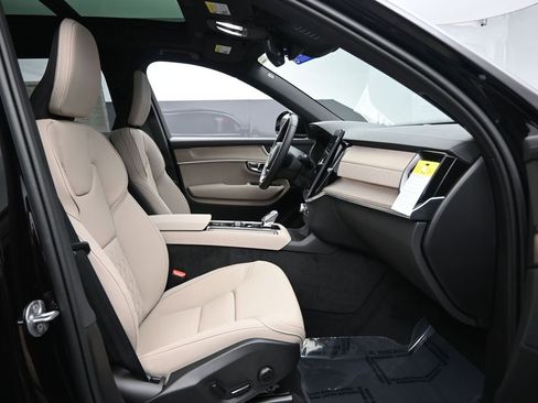 New 2026 Volvo XC90 B6 Plus w/ Protection Package image 28