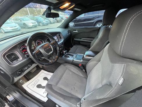 Used 2018 Dodge Charger SXT image 11
