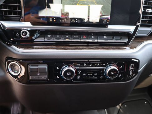 New 2026 GMC Sierra 3500 SLE w/ SLE Value Package image 17