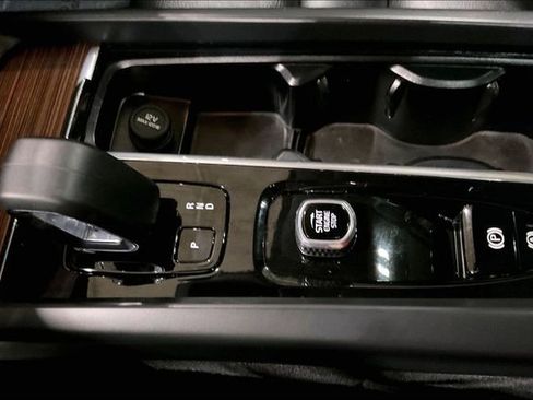 Certified 2023 Volvo XC60 B5 Plus w/ Protection Package Premier image 32