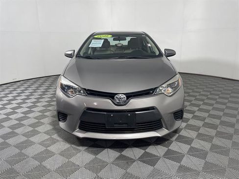 Used 2016 Toyota Corolla LE FWD image 2