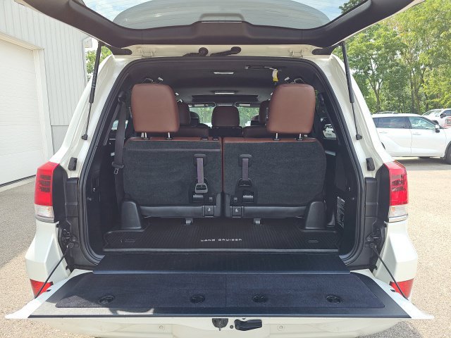 Used 2017 Toyota Land Cruiser AWD/4WD image 35