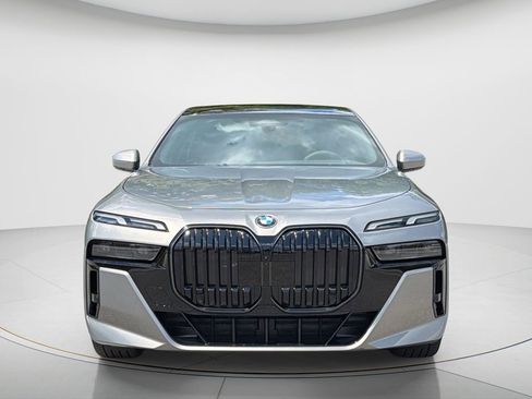 New 2026 BMW 760i xDrive w/ Premium Package image 2