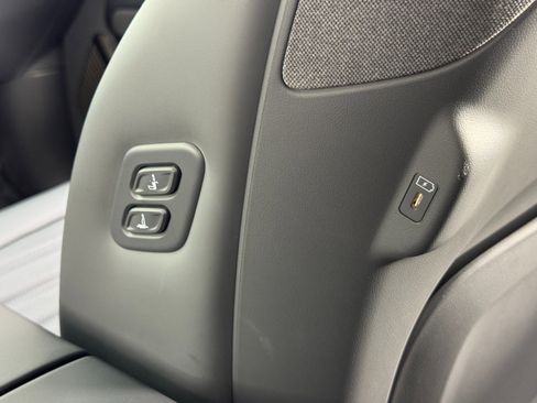 Used 2024 Kia EV9 Land image 40