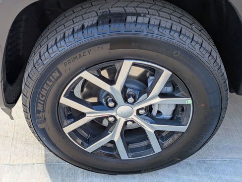 New 2025 Jeep Grand Cherokee Limited image 22