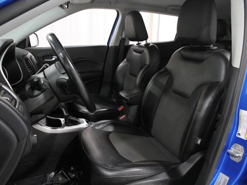 Used 2018 Jeep Compass Latitude w/ Popular Equipment Group image 5