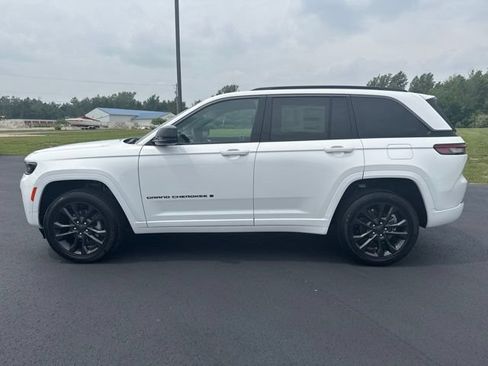 New 2026 Jeep Grand Cherokee Limited AWD/4WD image 2