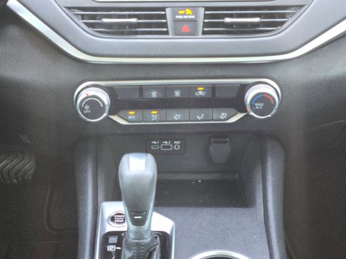 Used 2022 Nissan Altima 2.5 SV image 18