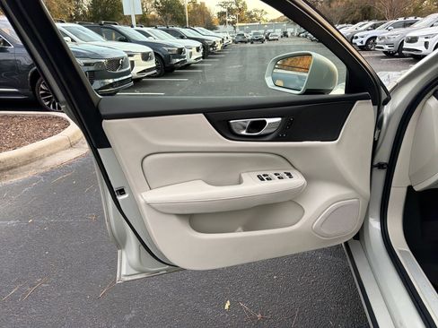 Used 2021 Volvo S60 T5 Momentum image 14