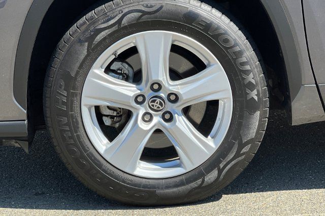 Used 2021 Toyota Highlander LE FWD image 33