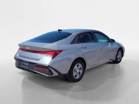 New 2026 Hyundai Elantra SE FWD image 5
