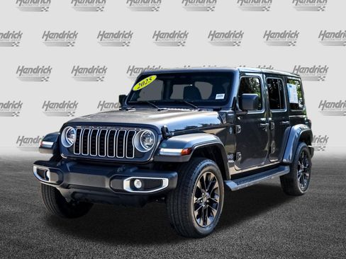Used 2025 Jeep Wrangler Unlimited Sahara AWD/4WD image 5