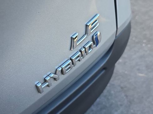 Used 2023 Toyota Sienna LE image 9