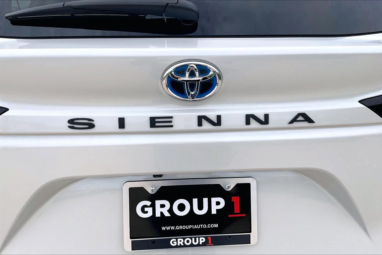 Used 2025 Toyota Sienna XLE FWD image 9