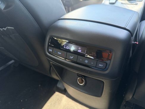 Used 2025 Hyundai Palisade SEL FWD image 19