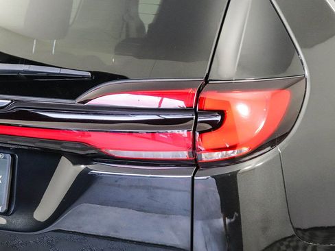 Used 2024 Chrysler Pacifica Select image 9